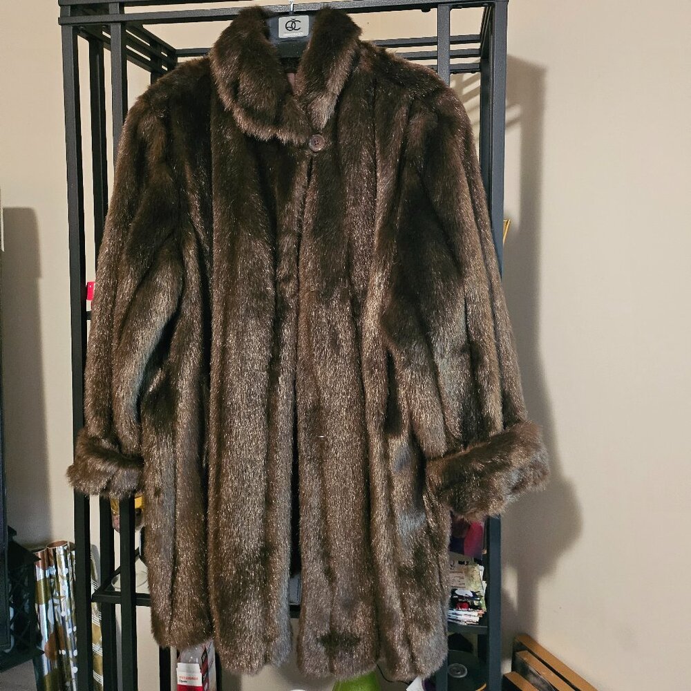 Dennis Basso Styish Faux Fur Mid Lenght Woman Coat Size 2X